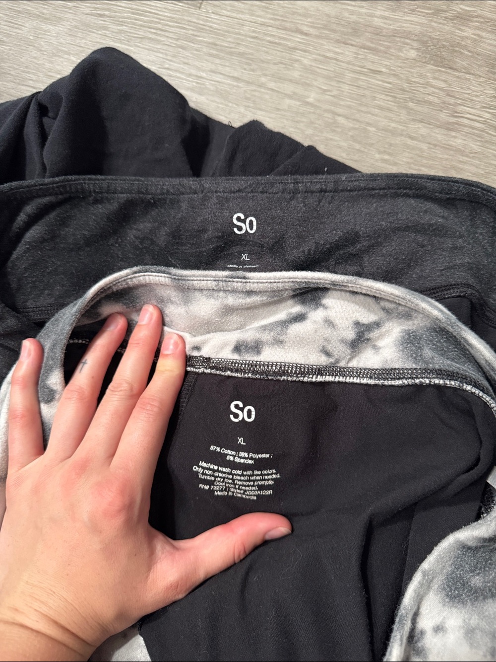 Bundle of SO Flare Yoga Pants - Picture 6 of 7